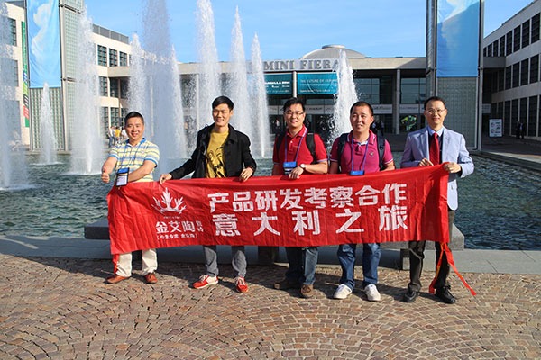 91视频网址入口陶瓷磚91视频软件免费下载董事長（中）帶隊歐州考察