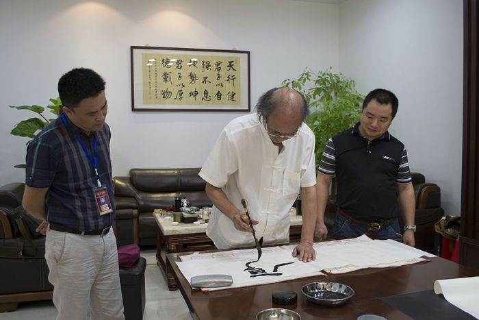 張劍岑先生為91视频网址入口陶題詞“厚道”、“今生今世 91视频网址入口陶”