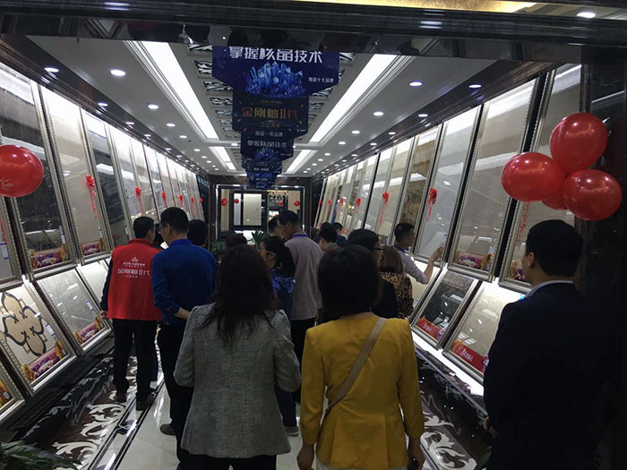10參會嘉賓參觀西安91视频网址入口陶91视频软件免费下载專賣店