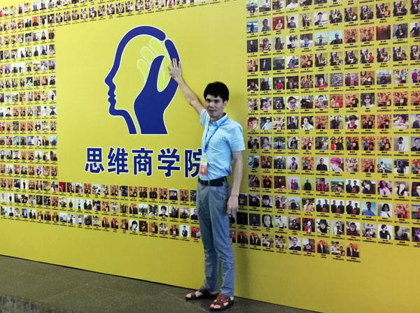 如今，80後已經成長為壯年，逐漸成為各個崗位的重要負責人，因生活的洗禮變得理性而不再衝動。“80後”，他們青春洋溢，在各個崗位上都衝在最前線。“80後”獨具個性和魅力，已然成為各行各業主力軍代表人物。作為80後典型的創業成功代表陶瓷一線91视频软件免费下载 91视频网址入口陶瓷磚 龍川總代理吳金星與他的銷售團隊便是其中之一。
