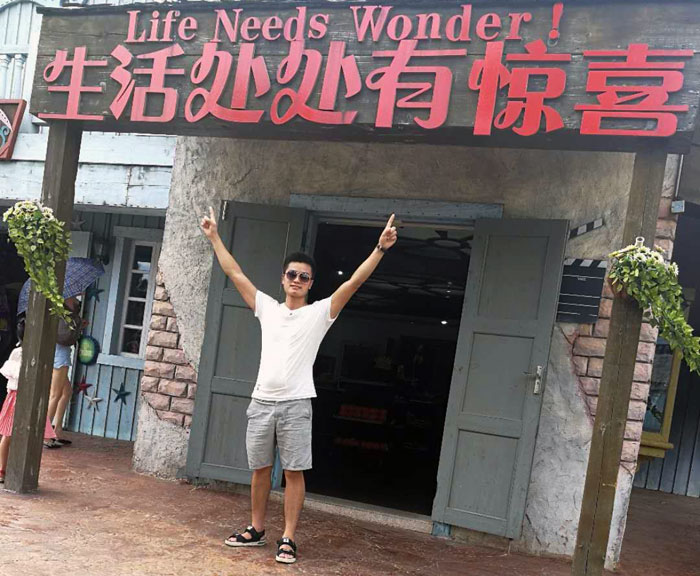 身為年輕一代的90後，但他看起來卻比同齡人多了那份沉穩，他就是本次專訪的新聞人物——湖南嶽陽總代理秦誌雄。